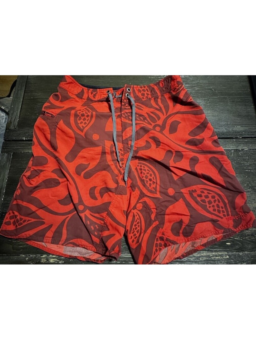 Patagonia Men’s 34 Board Shorts Red Floral Nylon Swim Surf Trunks 9” Inseam